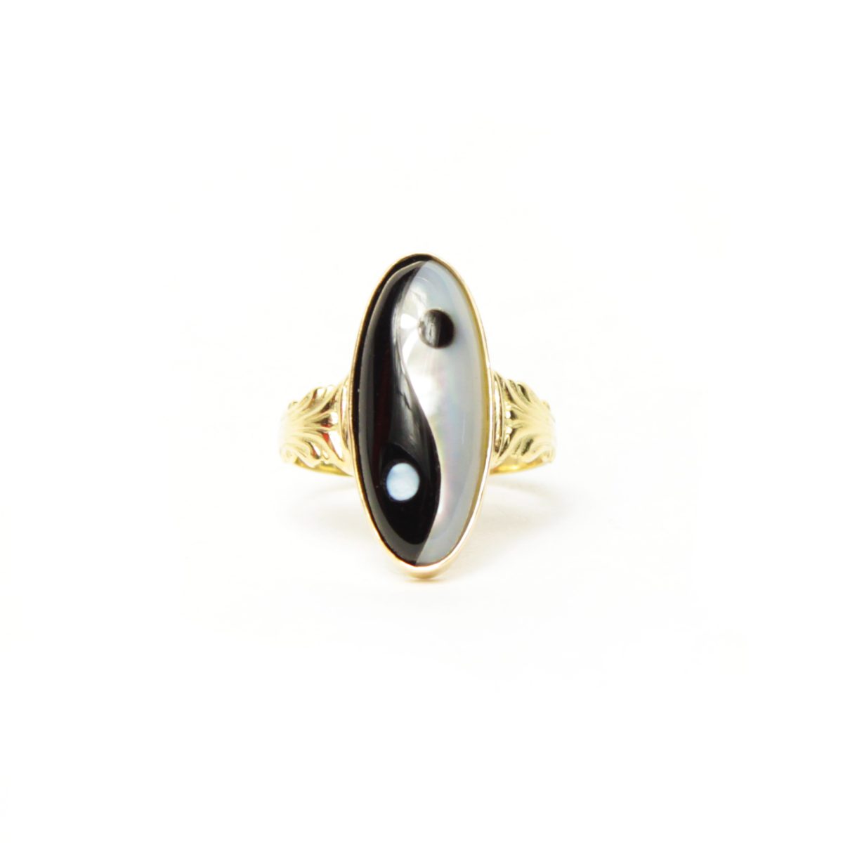 Yin Yang Ring Mother of Pearl x Onyx