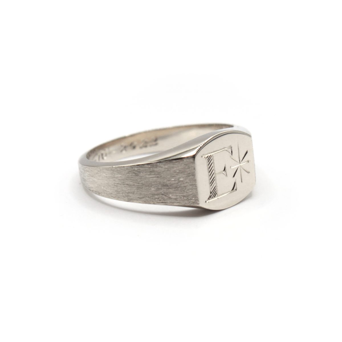 Classic Shield Signet ring