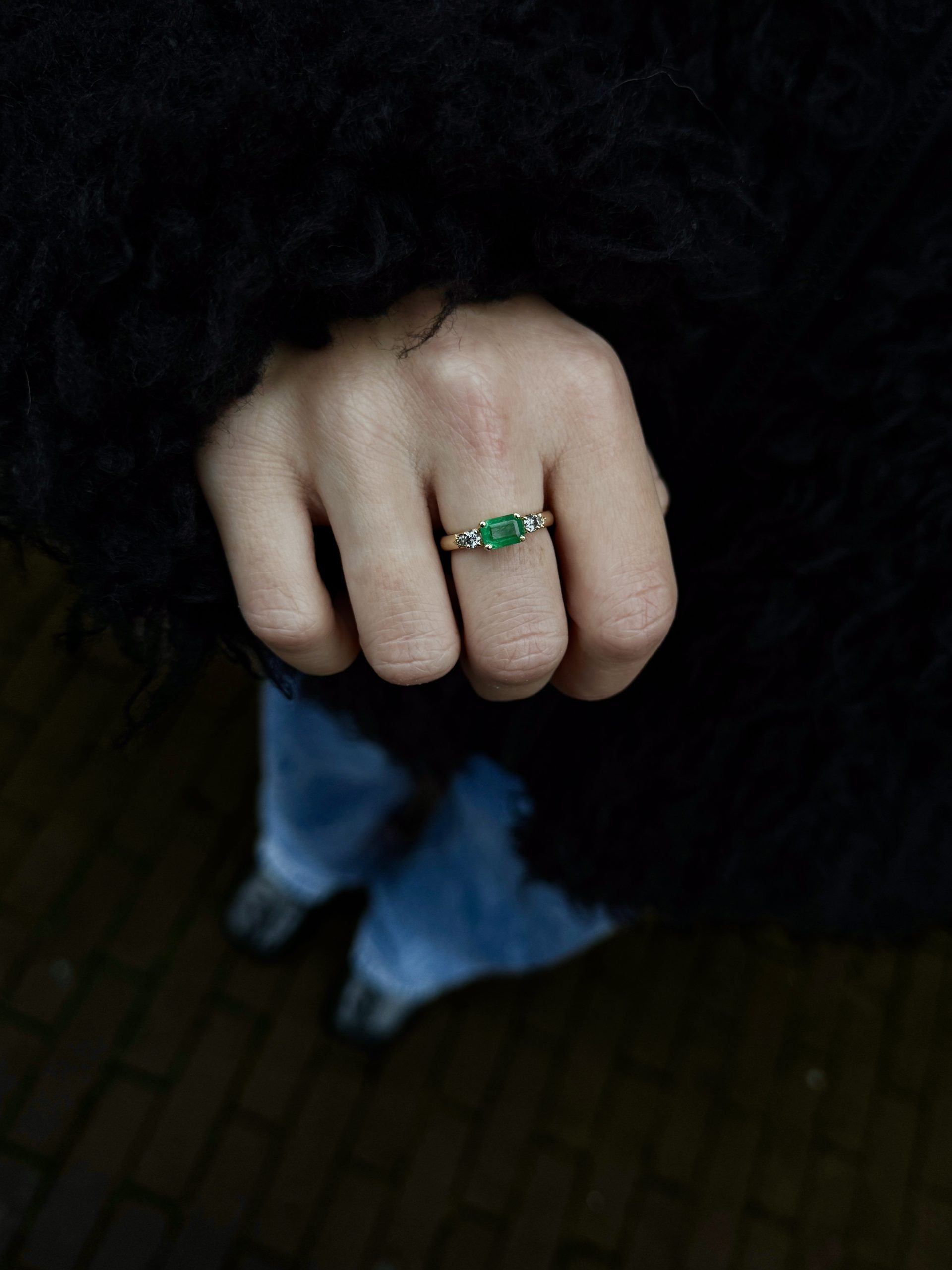 Five Stone Emerald Ring with Salt & Pepper Diamonds - Afbeelding 12